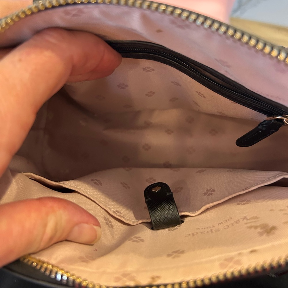 Set of 2 Kate spade purses. Medium size is 10” x 8”. 3 pockets.Small is  7”x 5” - Picture 5 of 10